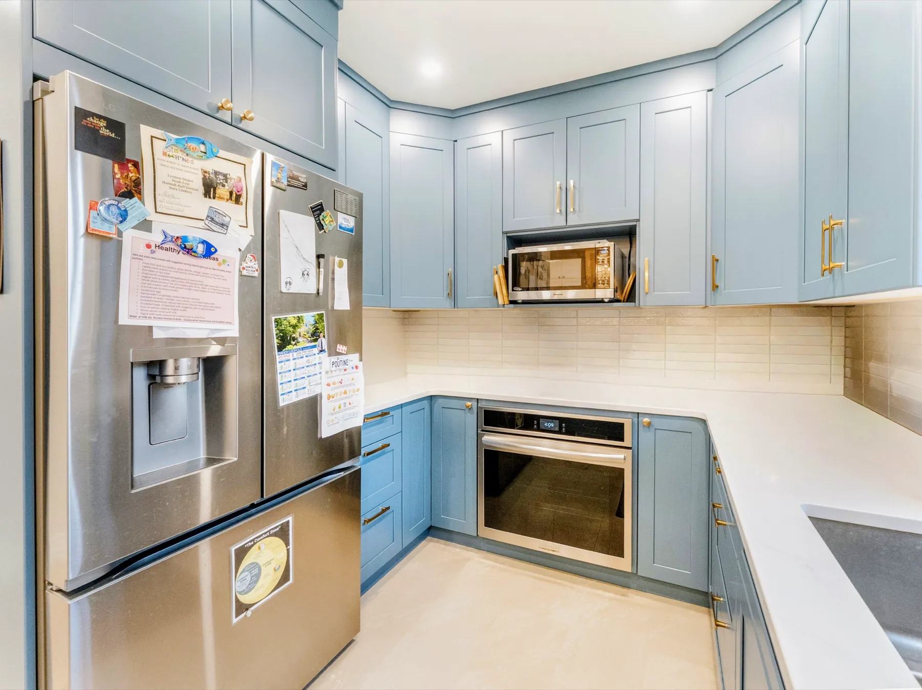 The kitchen corner with a wall oven, microwave and panelled fridge