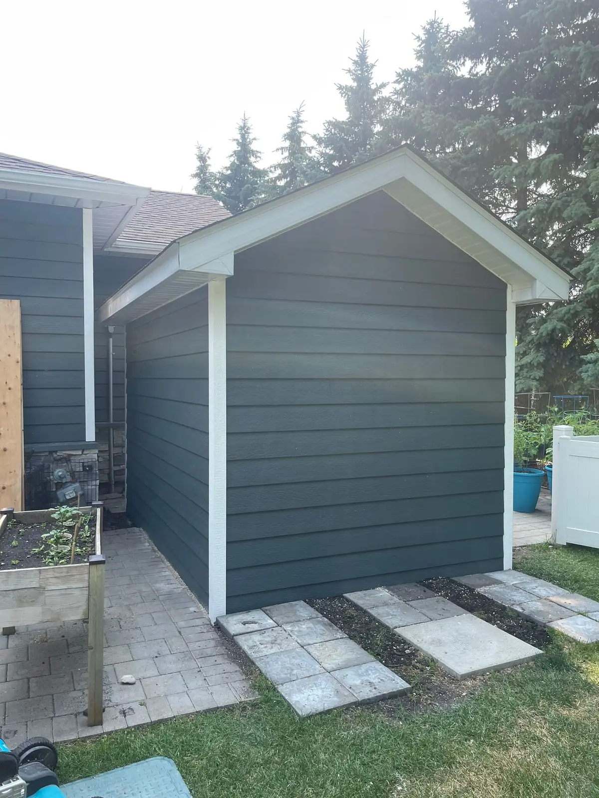 The shed from the lawn, gable end and stepping stones to the door